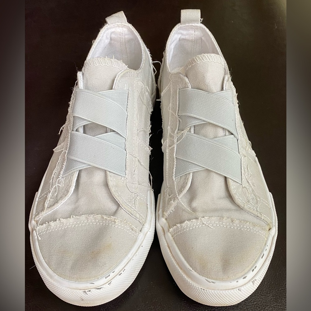 Serra Distressed Memory Foam Casual Slip On Sneakers - Aldi - size 7